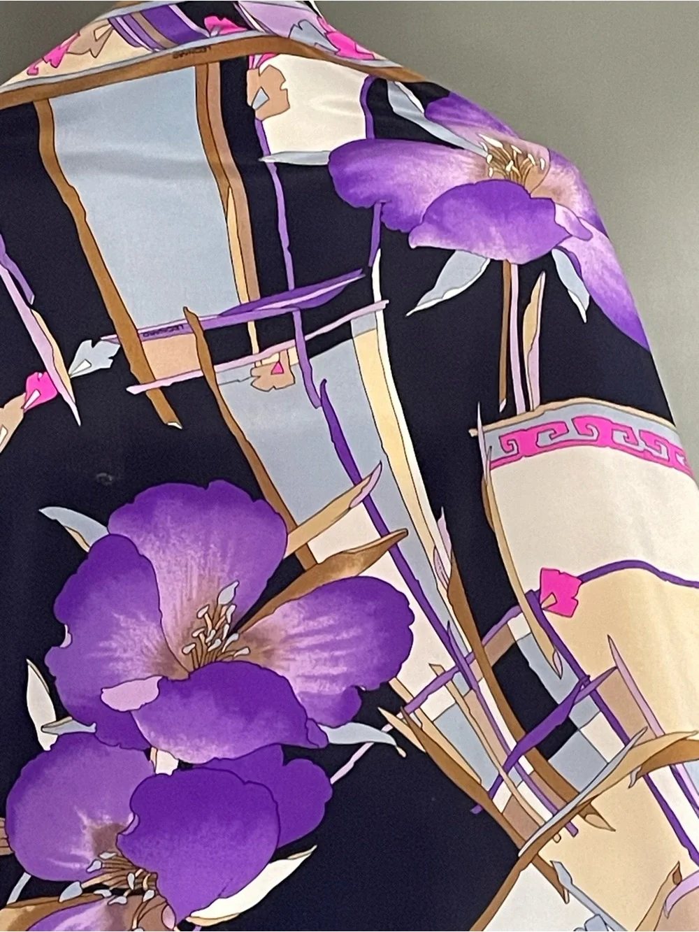 Stunning Vintage Leonard Silk Scarf Bold Print 34 In Sq Excellent Condition